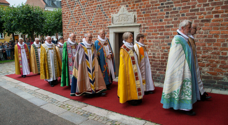 Biskopper i bispekåber udenfor Helsingør Domkirke